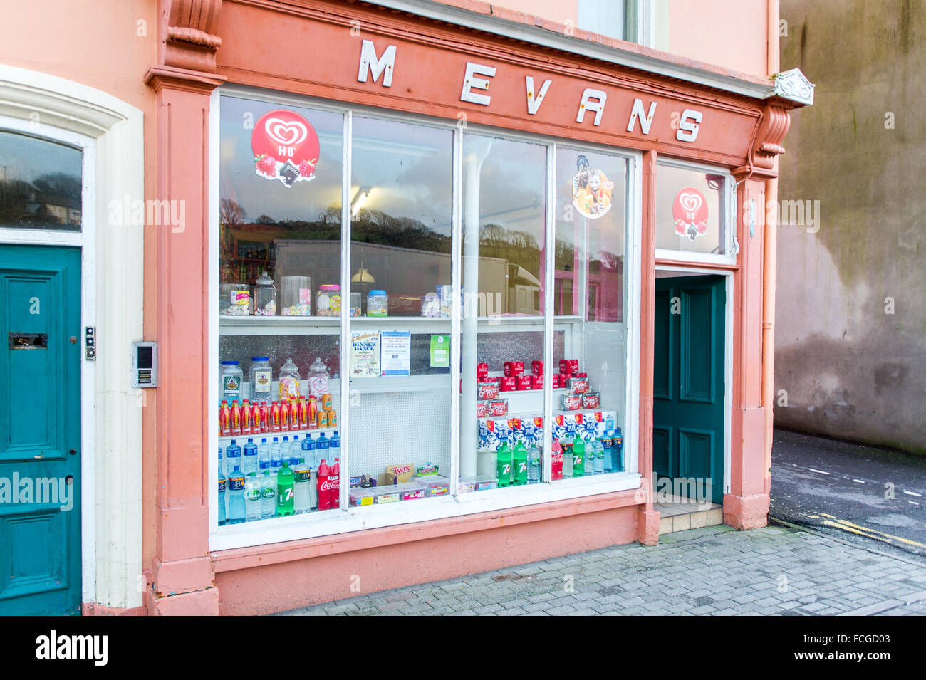 La tradizione locale corner shop a Bantry, West Cork, Irlanda. Foto Stock