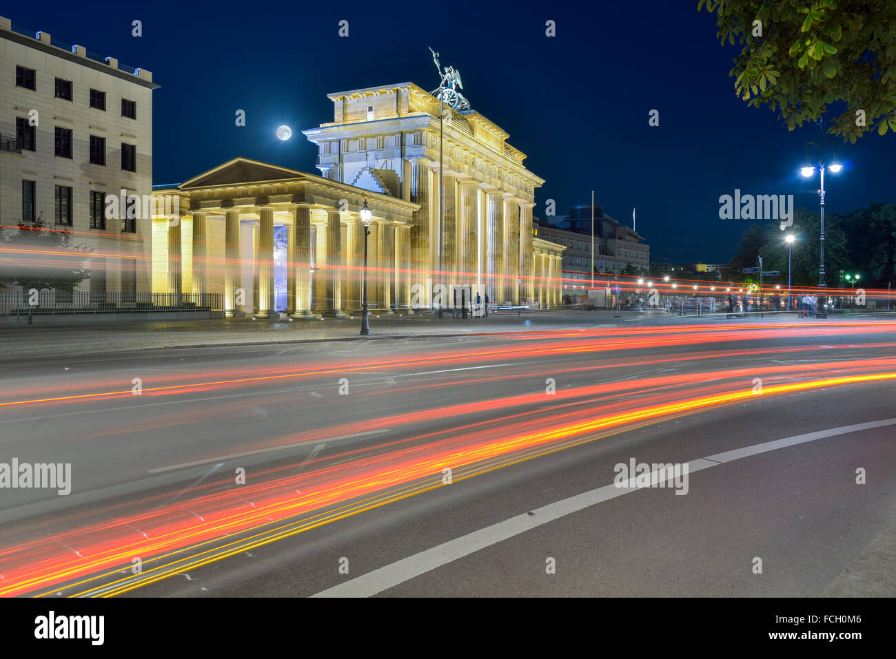 Germania Berlin Brandenburg Gate di notte Foto Stock