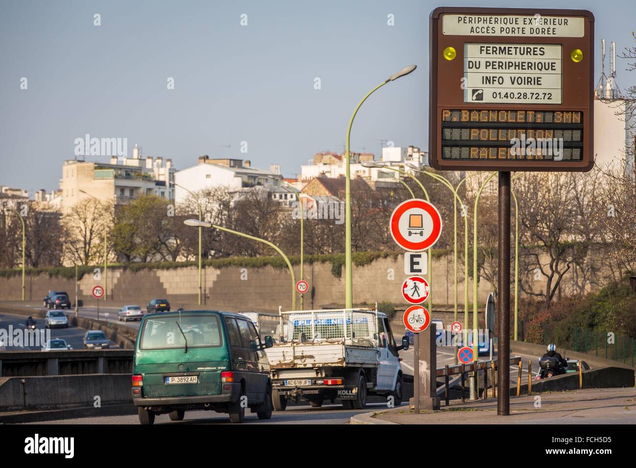 Si alternano giorno guida, avviso di inquinamento a Parigi, (75) Paris, Ile-de-France, Francia Foto Stock