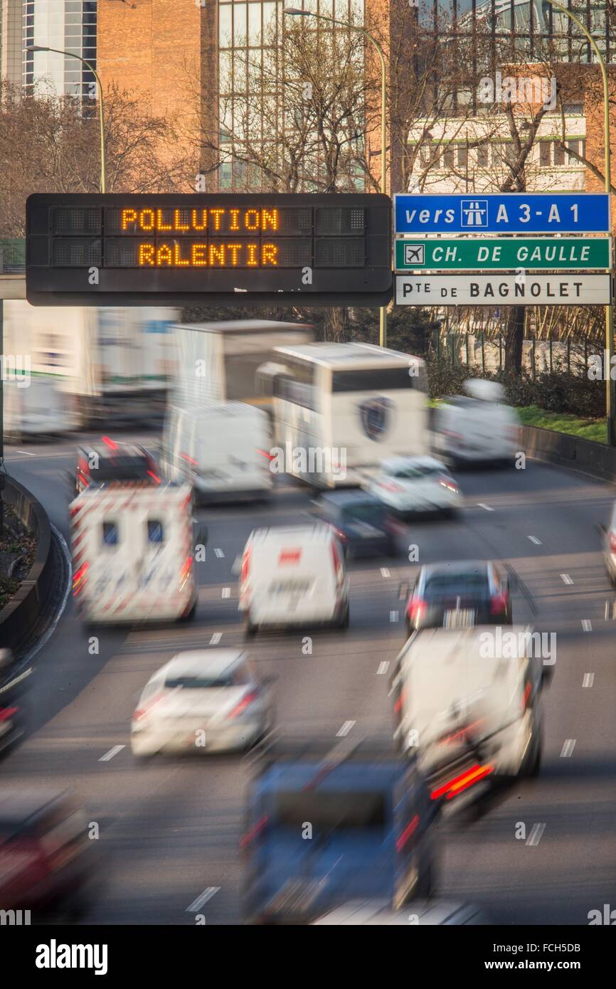 Si alternano giorno guida, avviso di inquinamento a Parigi, (75) Paris, Ile-de-France, Francia Foto Stock