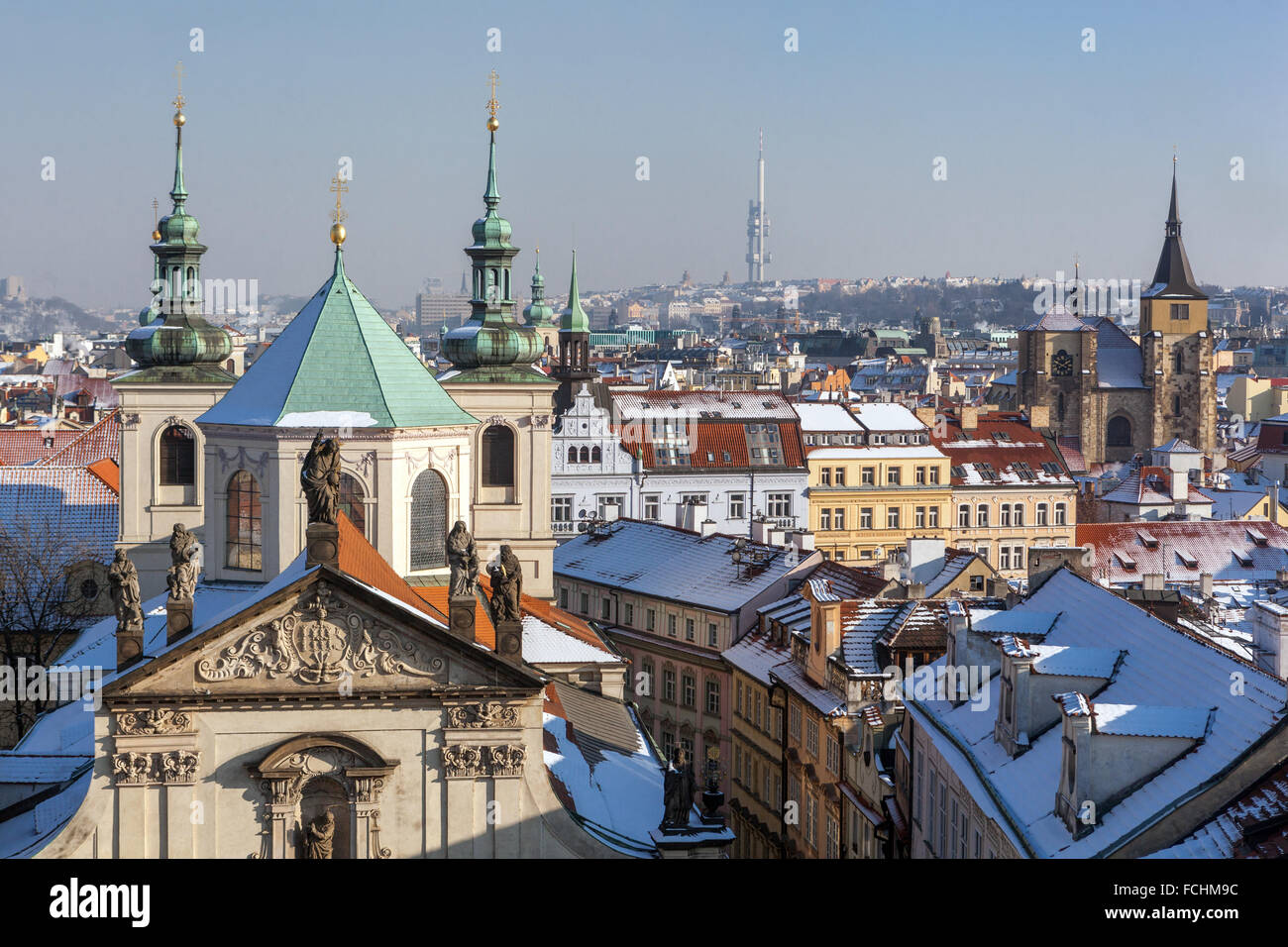 Torri e tetti della Città Vecchia, San Salvator Chiesa, Praga, Repubblica Ceca Foto Stock