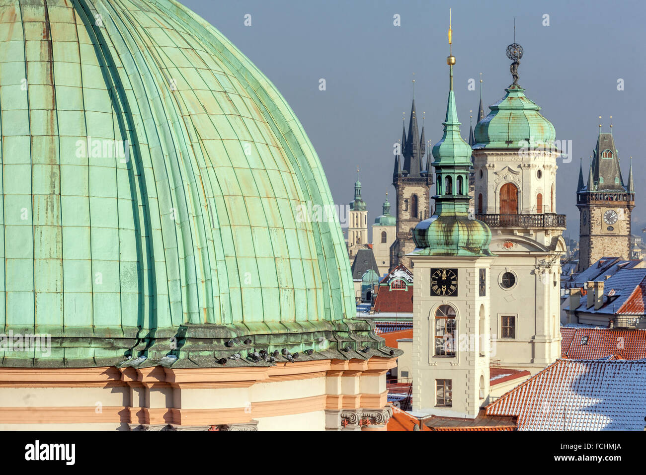 Torri e tetti della Città Vecchia, Clementinum Praga, Repubblica Ceca Foto Stock