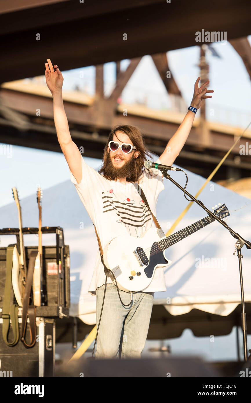 Parker gispert suonare la chitarra per i Whigs Foto Stock