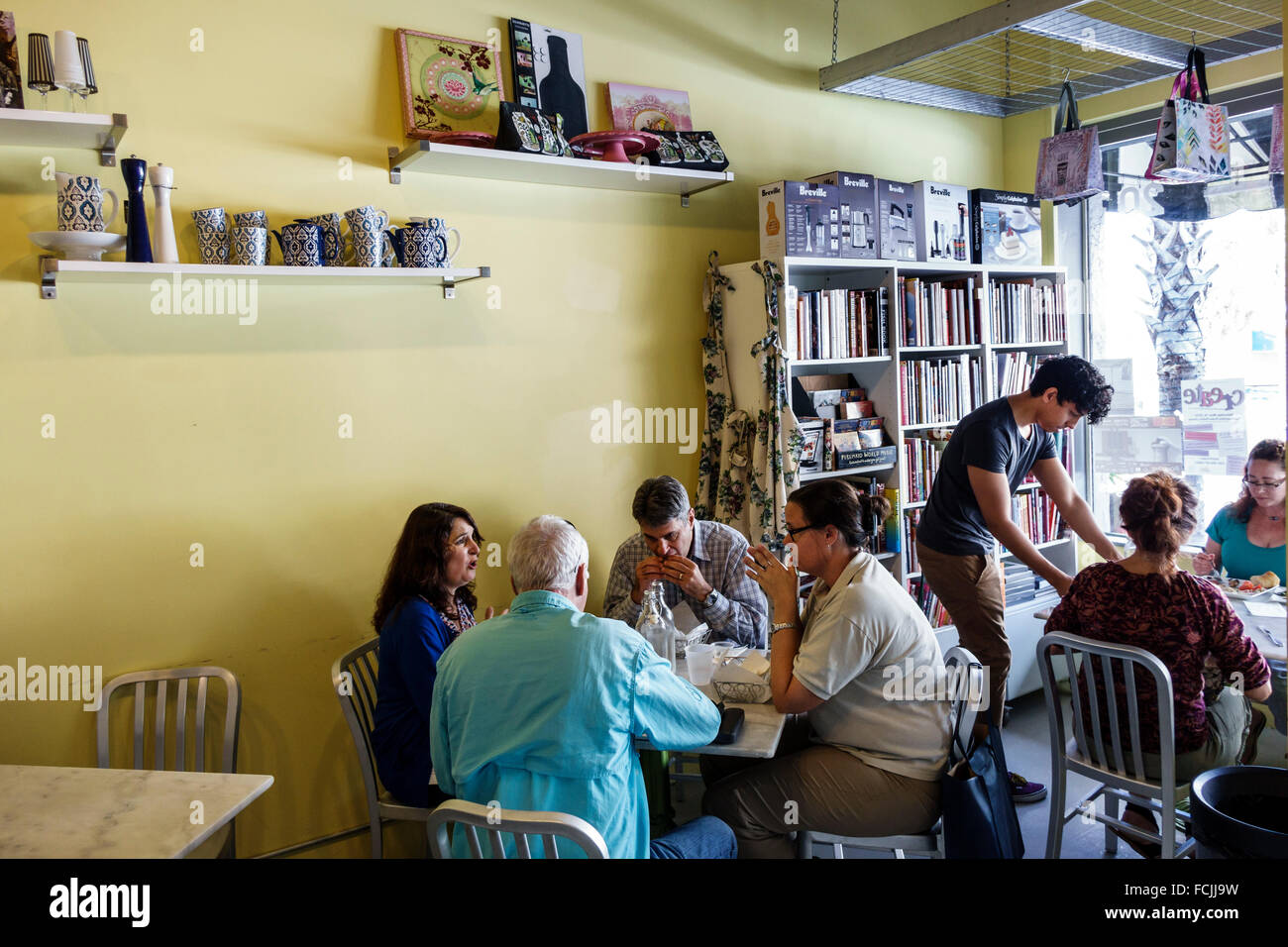 Florida,Sud,Ocala,Downtown,SW Broadway Street,Stella's Modern Pantry,ristorante ristoranti ristorazione mangiare fuori cafe cafe' bistrot,interno Foto Stock