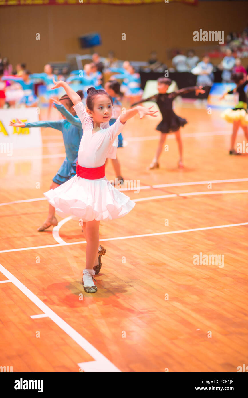 Zhongshan, China-Oct 5, 2015:Giovani danzatori che unisce il XVIII Guangdong Dancespots Chamionship concorrenza il 5 ottobre 2015 in Z Foto Stock