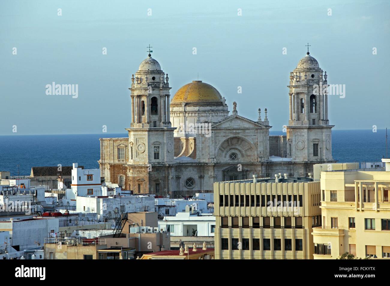 La santa e apostolica Chiesa cattedrale di Cadice è la sede episcopale  della diocesi di Cadice e Ceuta, in Spagna. Si tratta di un Foto stock -  Alamy