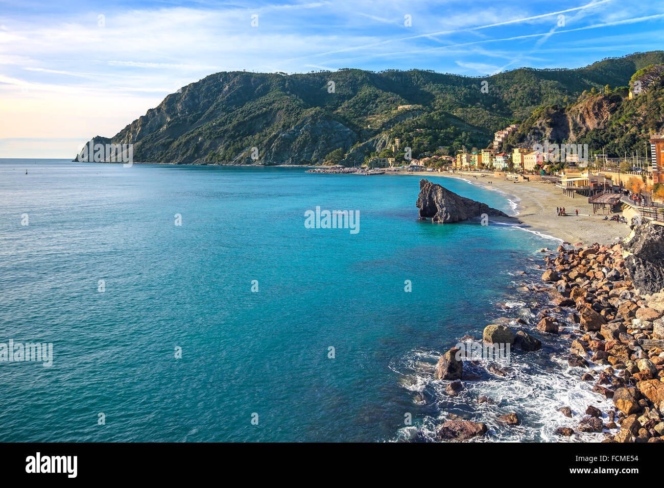 La spiaggia di Monterosso, Baia Mare e rocce paesaggio. Cinque Terre, 5 terre liguria italia Foto Stock