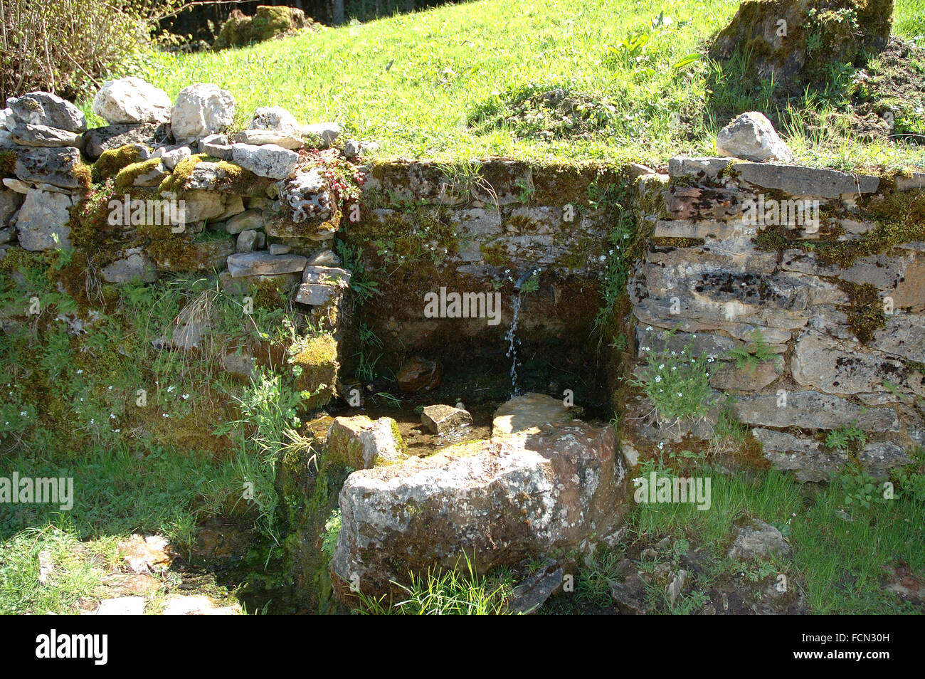 Francia;Isere; Vercors. Acqua di sorgente di alimentazione, villaggio di Valchevriere dove la resistenza nel Vercors vissuto, la prima guerra mondiale. Foto Stock