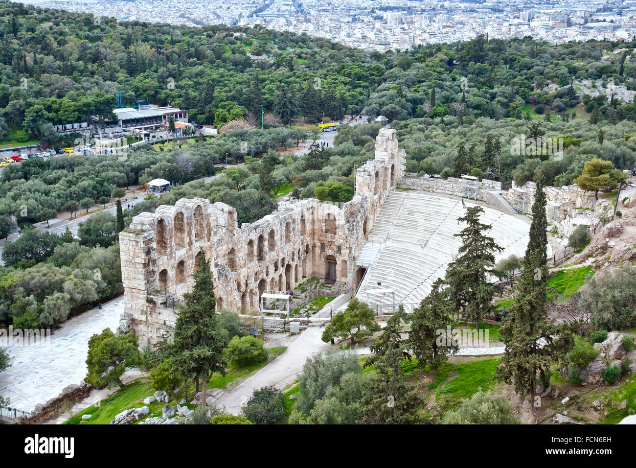 Resti di Odeon di Erode Attico vicino all'Acropoli di Atene. Foto Stock