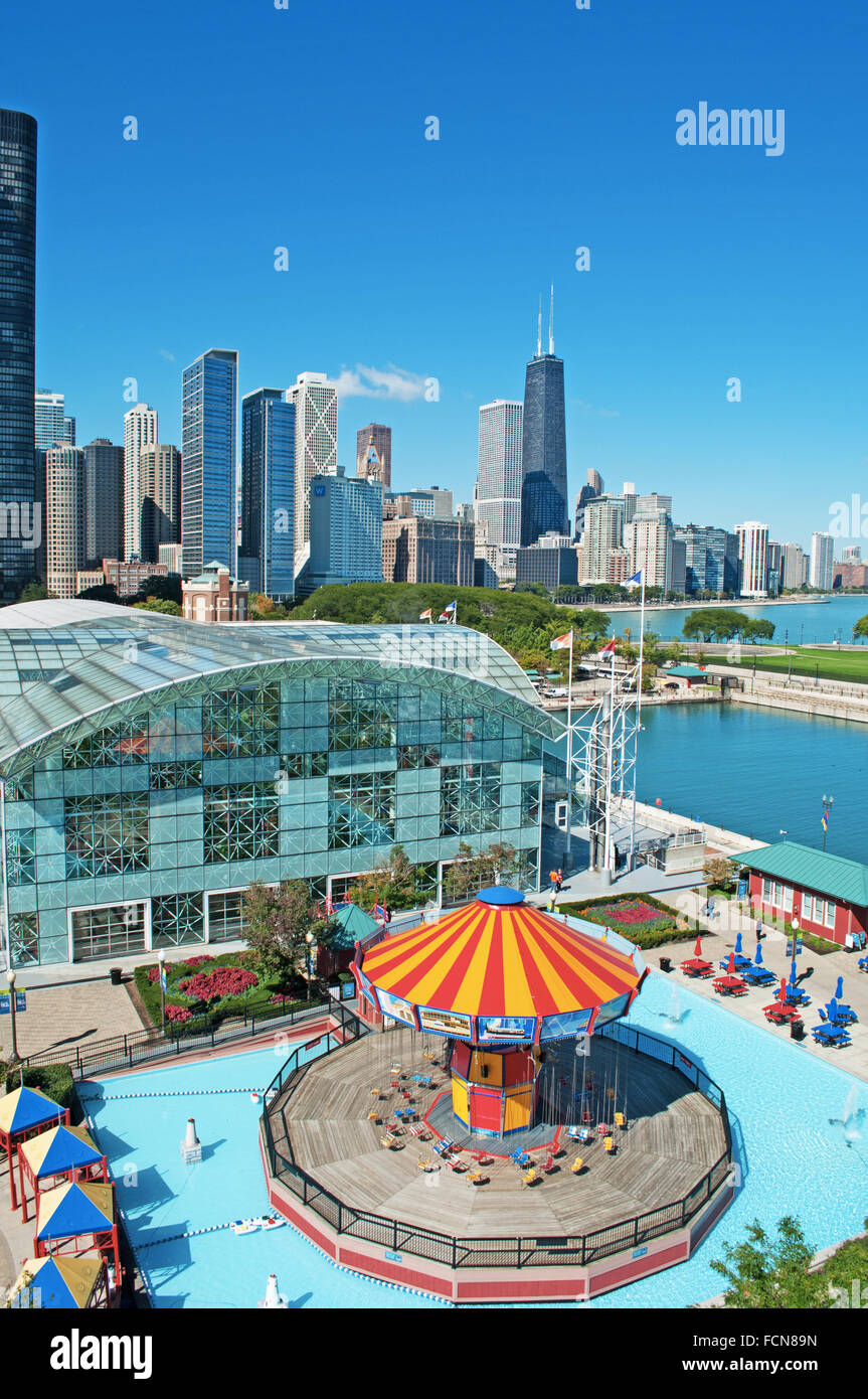 Chicago, il lago Michigan, Illinois, Stati Uniti d'America, Usa, wave swinger a Navy Pier e sullo skyline e John Hancock Center Foto Stock