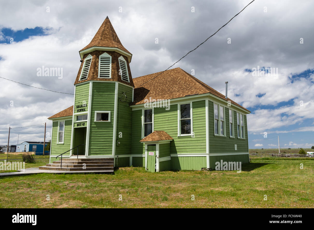 Conserve di casa della scuola nella città fantasma di Shaniko orientale, Oregon, Stati Uniti d'America Foto Stock