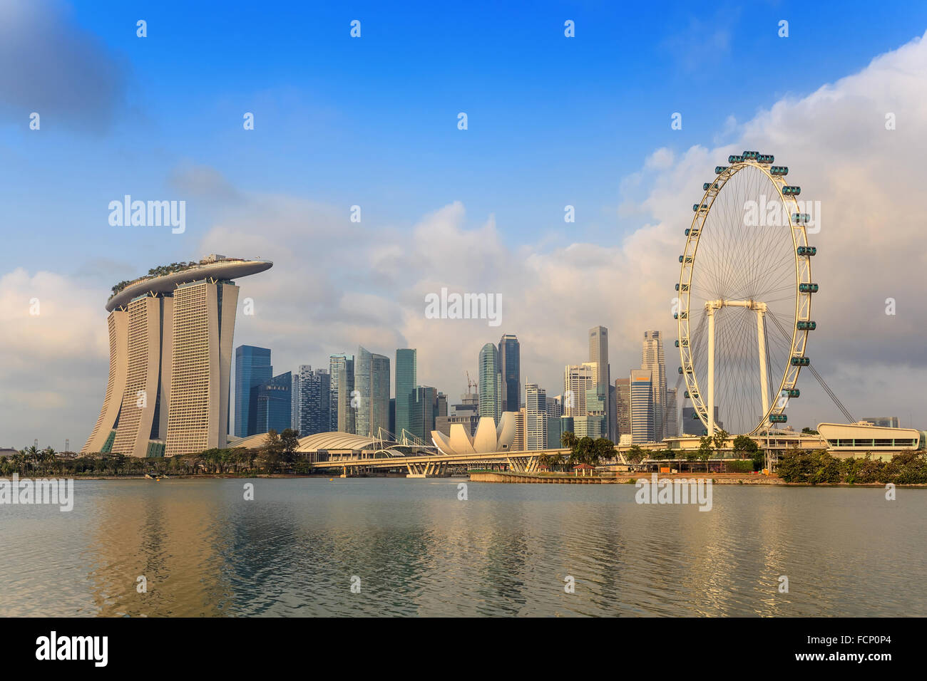 La luce del mattino al Singapore Skyline e vista di Marina Bay Foto Stock