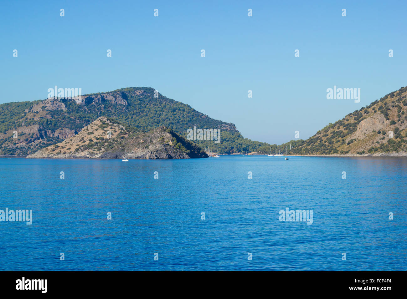 Blu mare mediterraneo in Turchia nella regione di Fethiye, Turchia Foto Stock