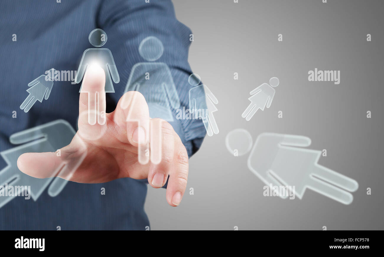 Stretta di mano imprenditore toccando icona sulla schermata Foto Stock