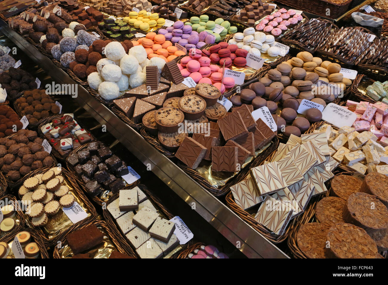 Torte e biscotti del mercato La Boqueria (Mercat de Sant Josep de la Boqueria, Las Ramblas, Barcelona, Spagna. Foto Stock