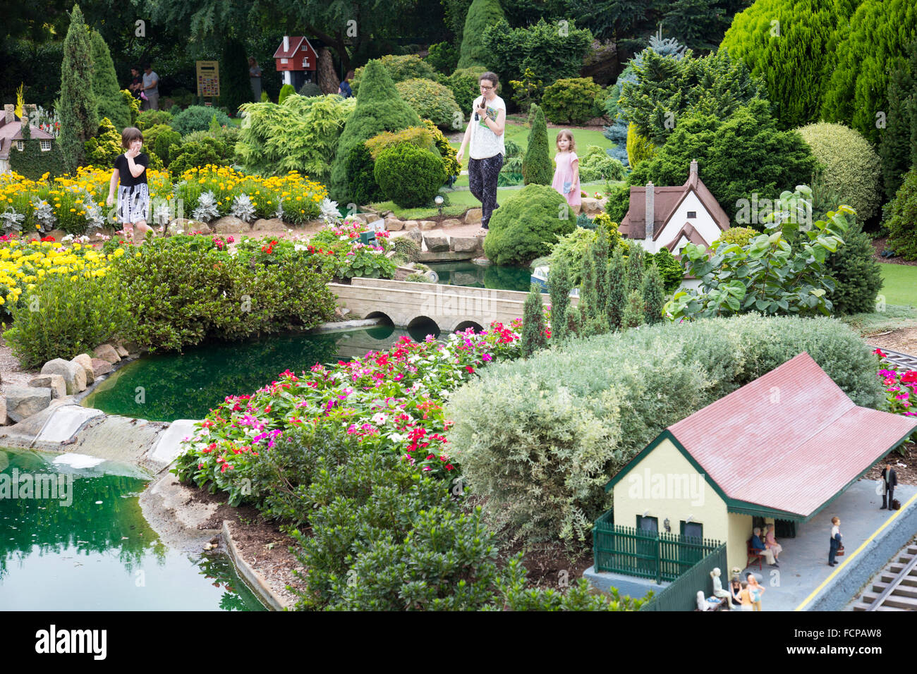 Cockington Green Giardini in Australian Capital Territory, la miniatura giardini includono inglese villaggi e aree internazionali Foto Stock