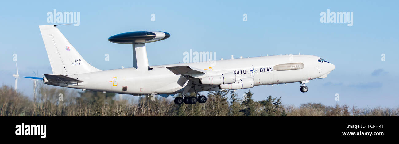 La NATO E-3una sentinella nel circuito a Newquay Airport/RAF ST Mawgan per circa due ore il 20/1/2016 Foto Stock