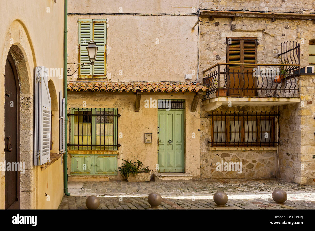 Città vecchia di edifici Antibes Francia Foto Stock