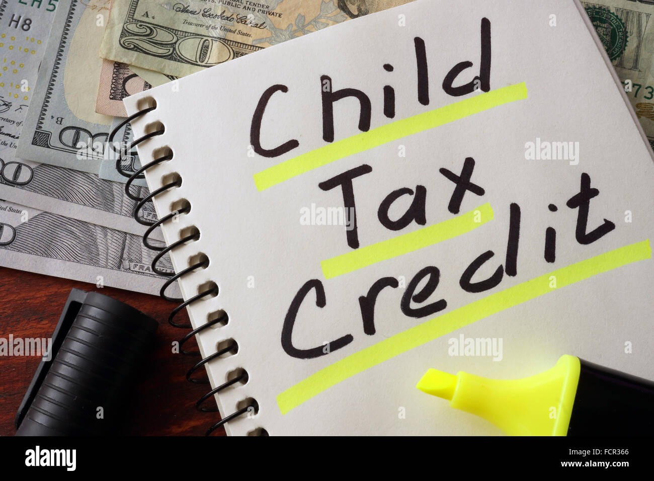 Notebook con child tax credit segno su un tavolo. Il concetto di business. Foto Stock