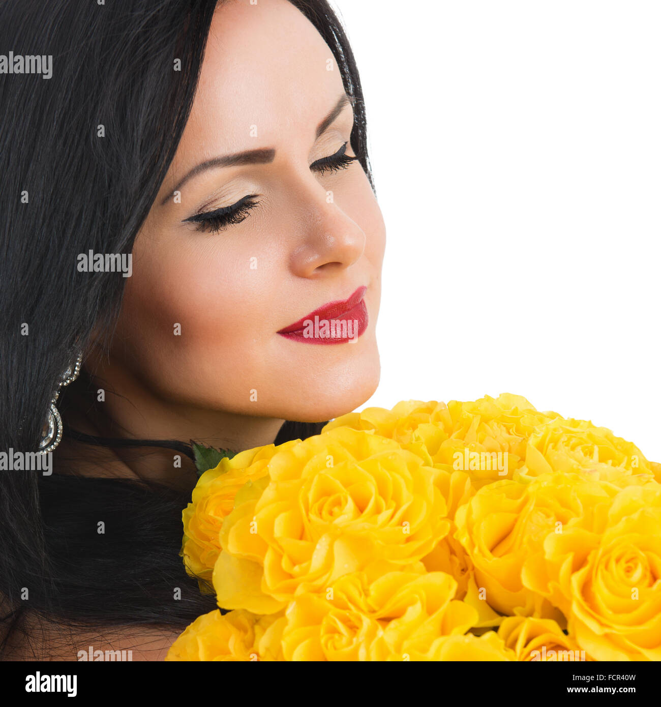 Ritratto di una bella donna felice con un mazzo di rose Foto Stock