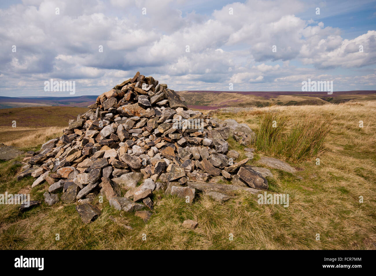 Summit Cairn su perso Lad nel Parco Nazionale di Peak District. Foto Stock