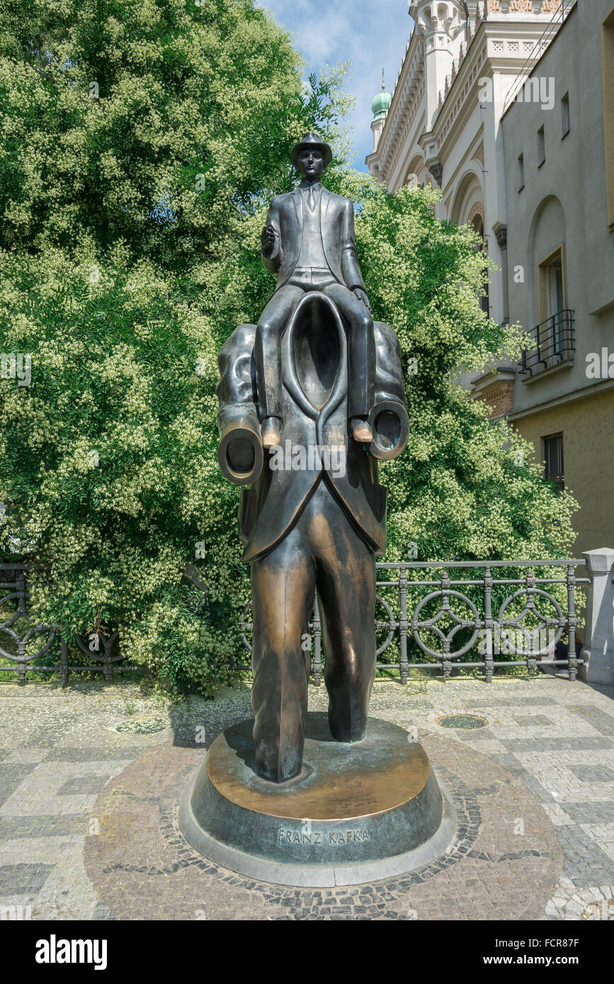 Statua di bronzo di Franz Kafka, scrittore ceco considerato uno dei più grandi figure letterarie del ventesimo secolo, Foto Stock