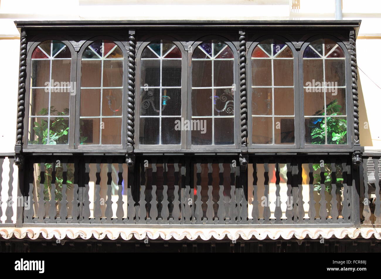 Tradizionale balcone in legno nell'isola di Mallorca, Spagna Foto Stock