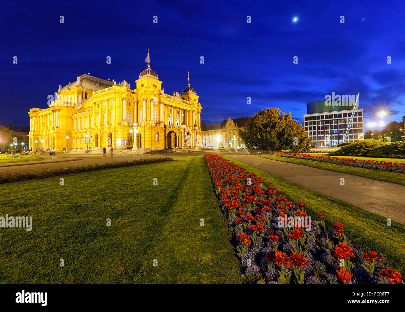 Zagabria teatro nazionale nella notte Foto Stock