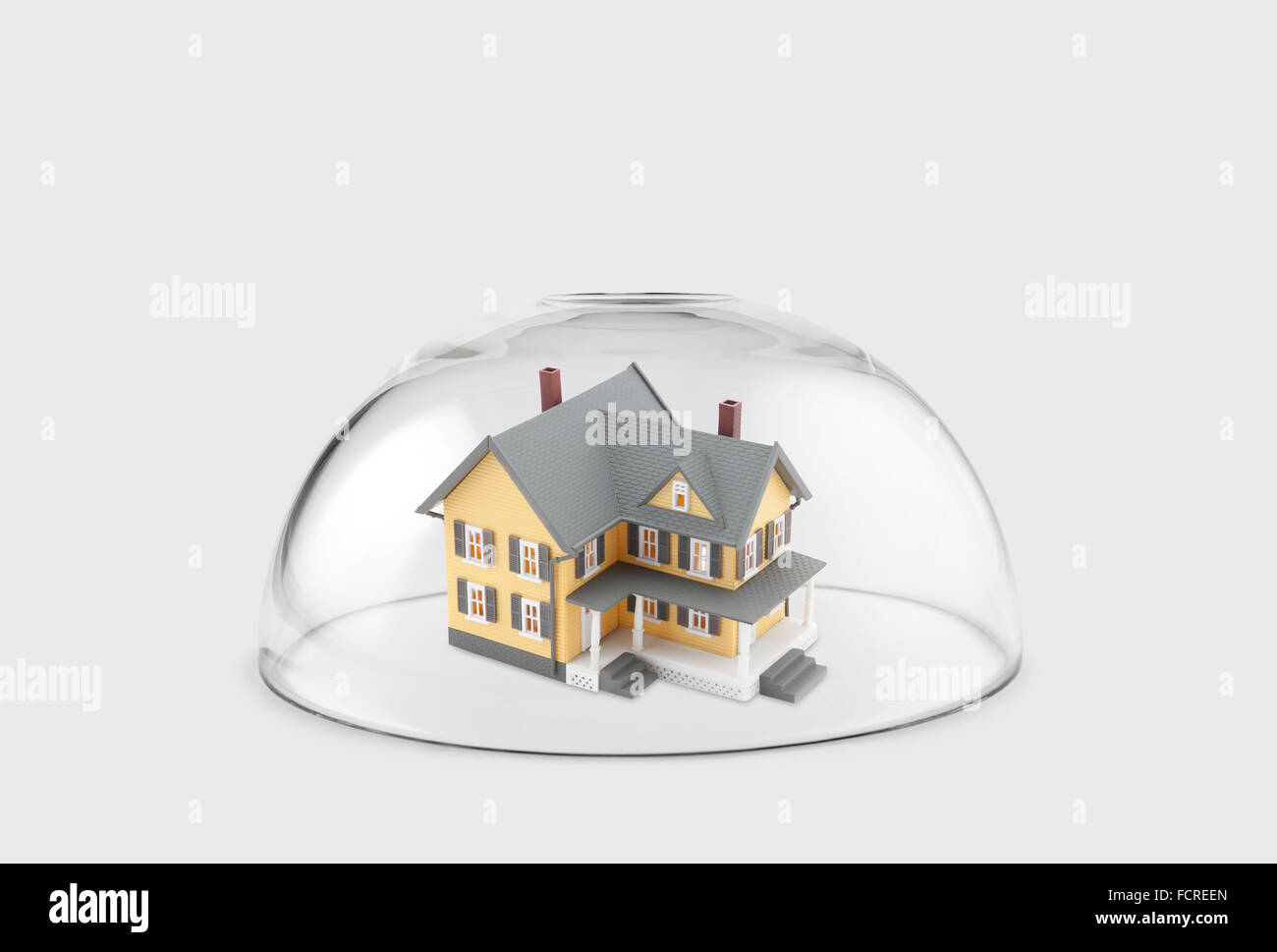 Casa protetta al di sotto di una cupola di vetro Foto Stock