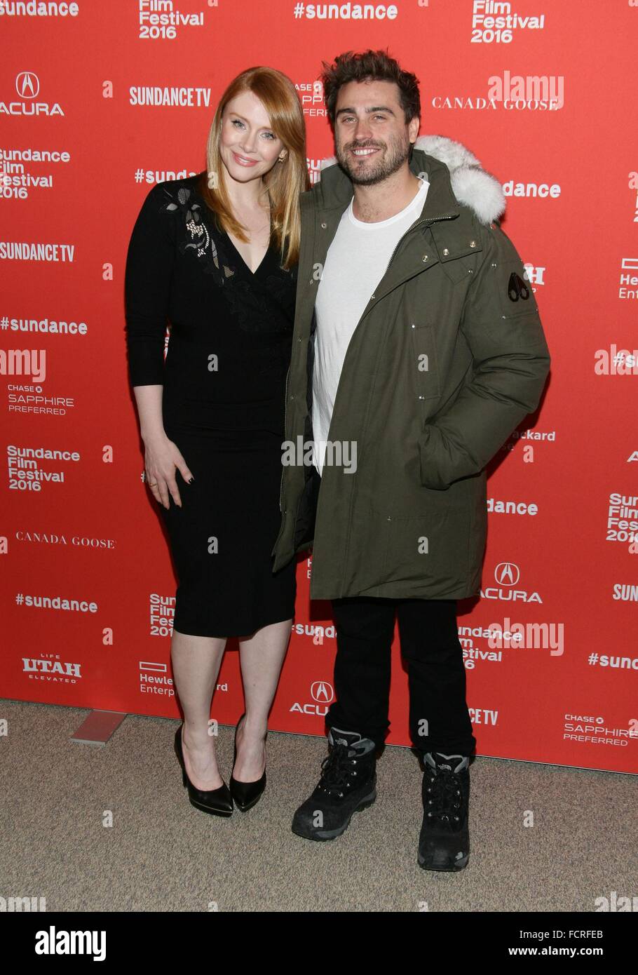 Park City, UT, STATI UNITI D'AMERICA. 24 gen 2016. Bryce Dallas Howard, Richard Tanne presso gli arrivi di Southside con voi Premiere al Sundance Film Festival 2016, Il Eccles Centro per le Arti dello Spettacolo, Park City, UT 24 gennaio 2016. © James Atoa/Everett raccolta/Alamy Live News Foto Stock