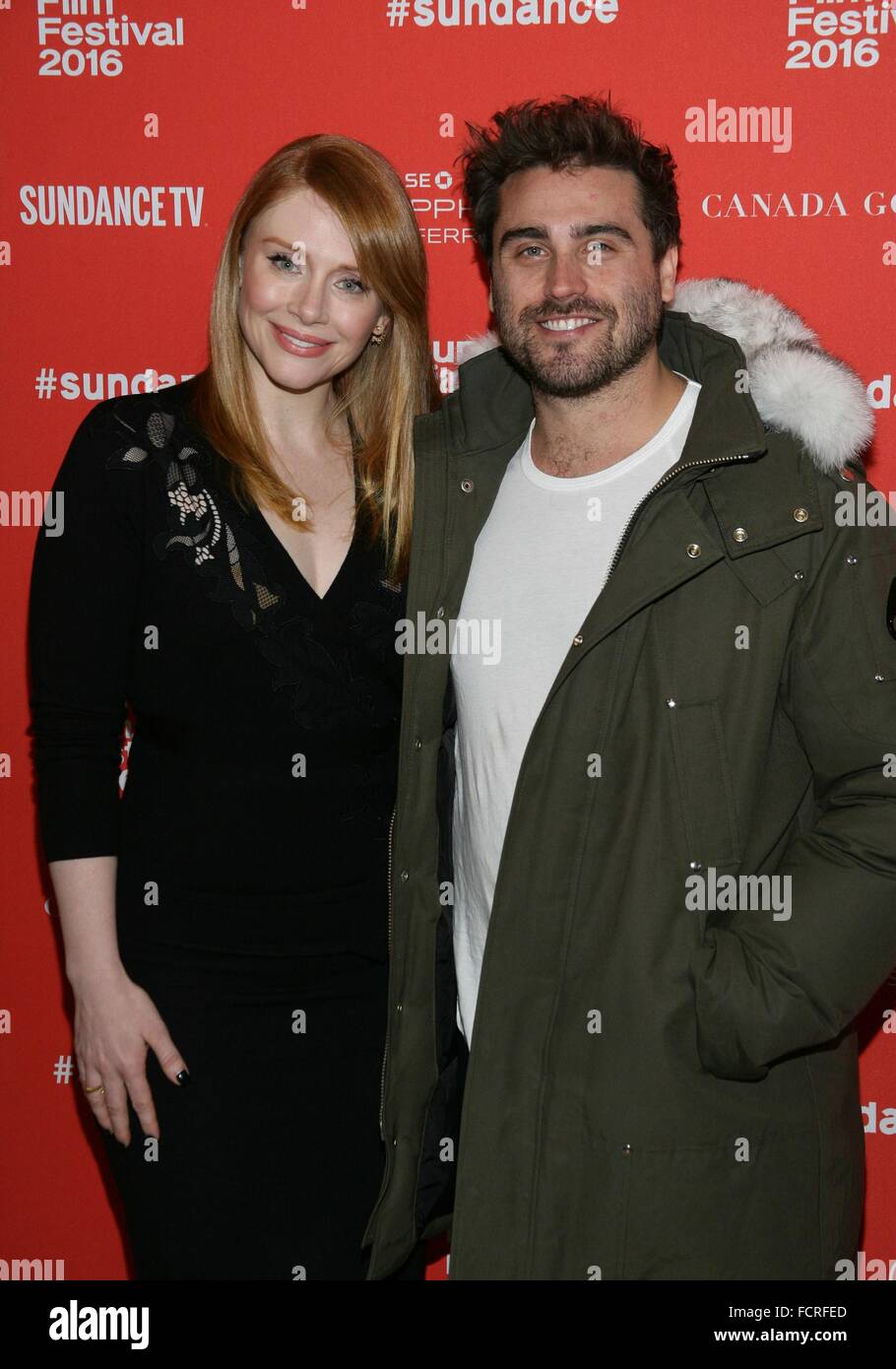 Park City, UT, STATI UNITI D'AMERICA. 24 gen 2016. Bryce Dallas Howard, Richard Tanne presso gli arrivi di Southside con voi Premiere al Sundance Film Festival 2016, Il Eccles Centro per le Arti dello Spettacolo, Park City, UT 24 gennaio 2016. © James Atoa/Everett raccolta/Alamy Live News Foto Stock
