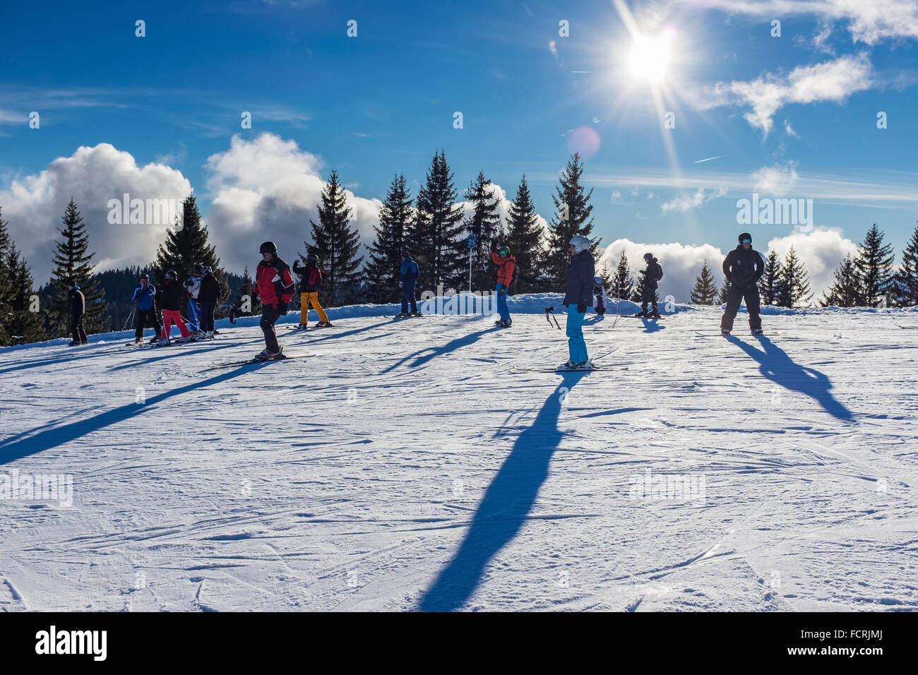 Les Gets ski resort e la stazione su Portes du Soleil domain nelle Alpi francesi Foto Stock