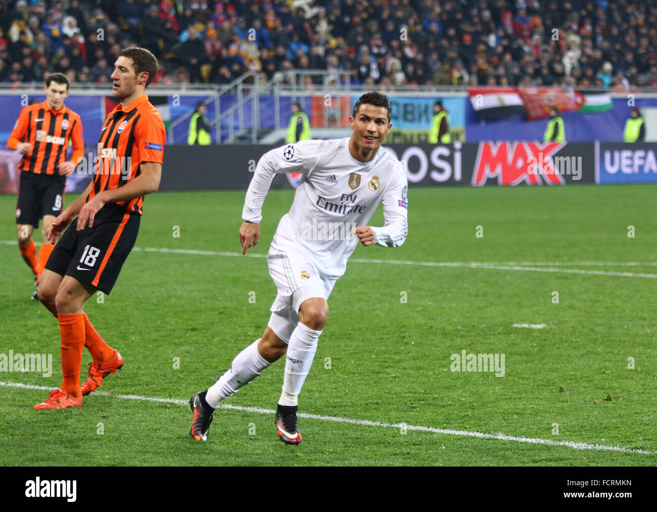 LVIV, Ucraina - 25 novembre 2015: Cristiano Ronaldo del Real Madrid reagisce dopo aver segnato un gol durante le partite di UEFA Champions League contro l'FC Shakhtar Donetsk a Arena Lviv stadium Foto Stock