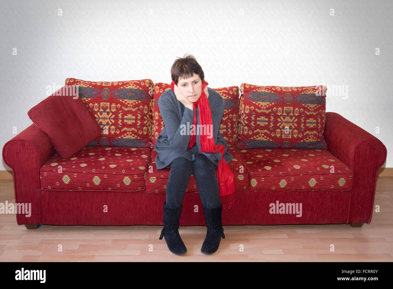 Un'altra sera a. Lonely donna più anziana. Foto Stock