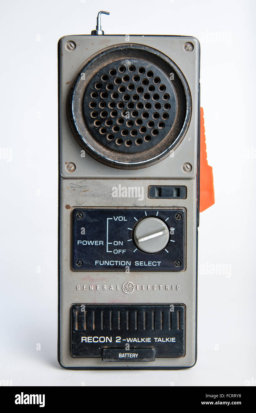 Anni ottanta General Electric Recon 2 vie walkie-talkie Foto stock - Alamy