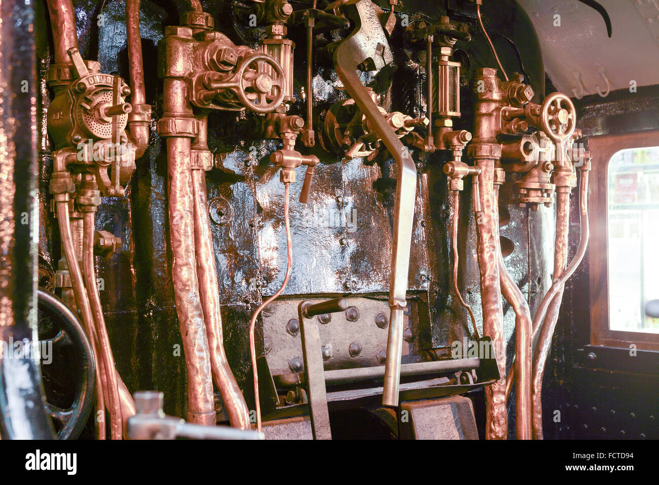 La locomozione e ingegneria e sulla visualizzazione permanente presso il Museo Nazionale delle Ferrovie di York, Inghilterra. Loco appoggiapiedi visualizzati qui. Foto Stock