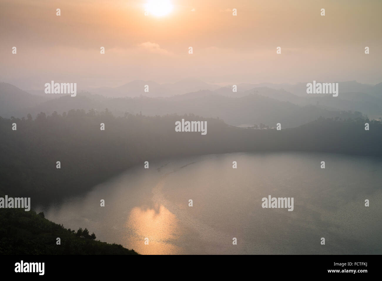 Il cratere del lago Chema, nei pressi del Rubirizi, Uganda, Africa. Foto Stock