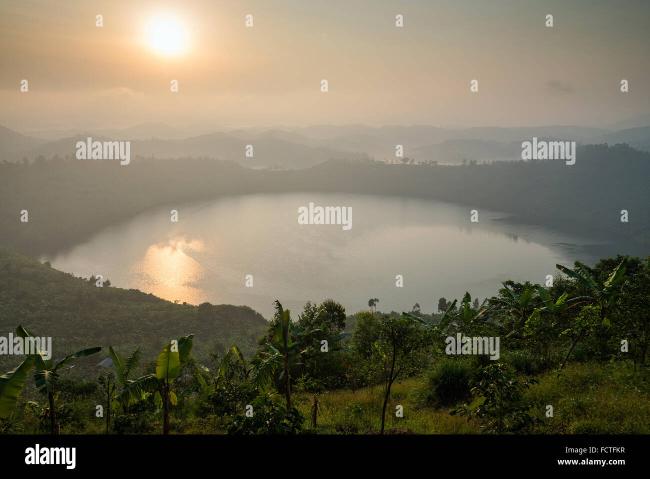 Il cratere del lago Chema, nei pressi del Rubirizi, Uganda, Africa. Foto Stock