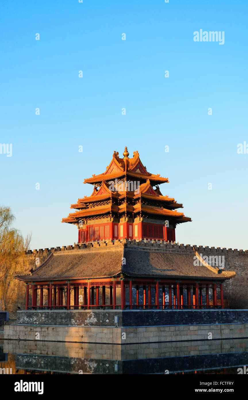 Imperial Palace torre angolare in mattinata a Pechino. Foto Stock