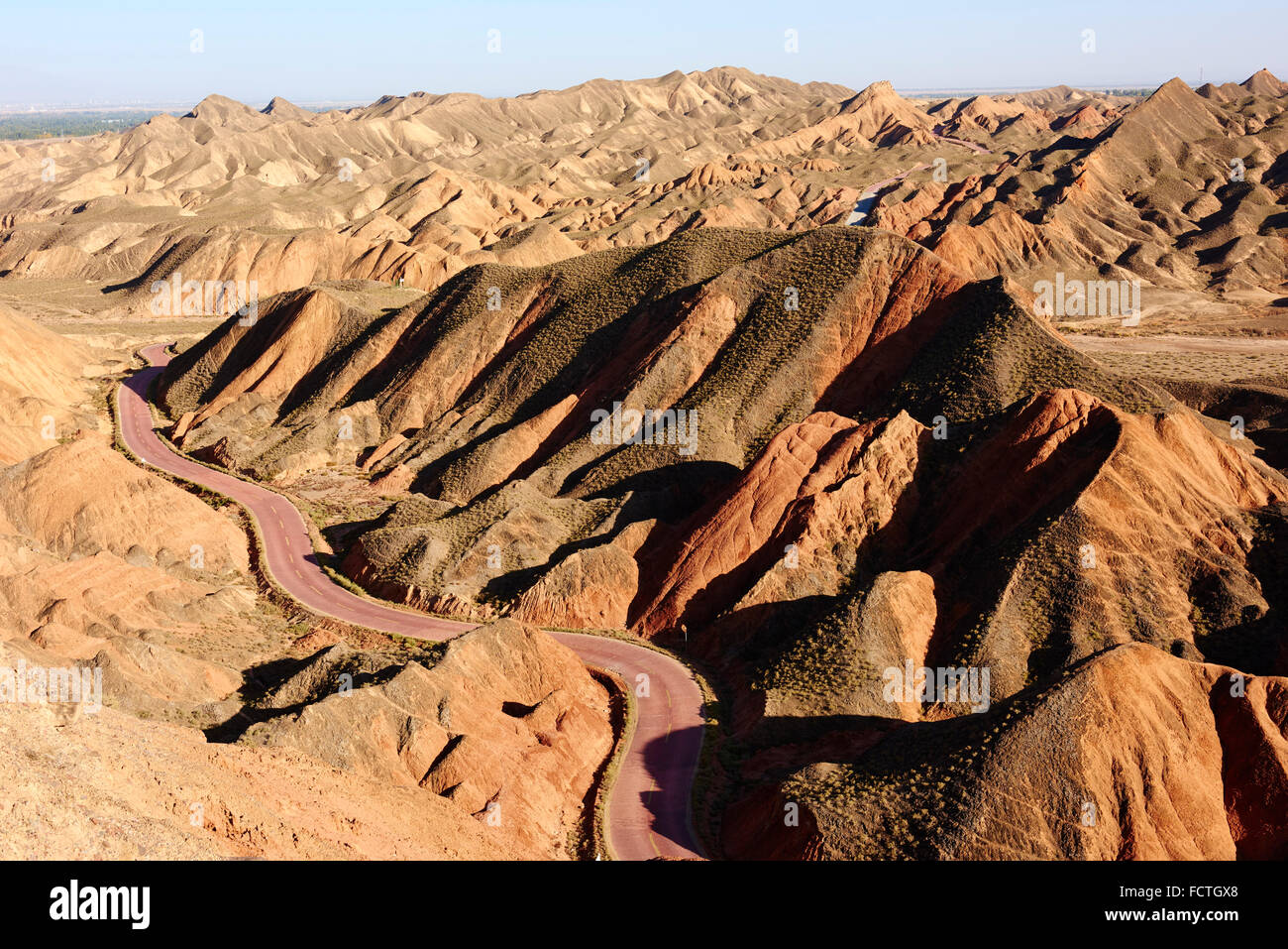 Cina, provincia di Gansu, colorato Danxia rilievi in Zhangye, Patrimonio Mondiale dell Unesco Foto Stock