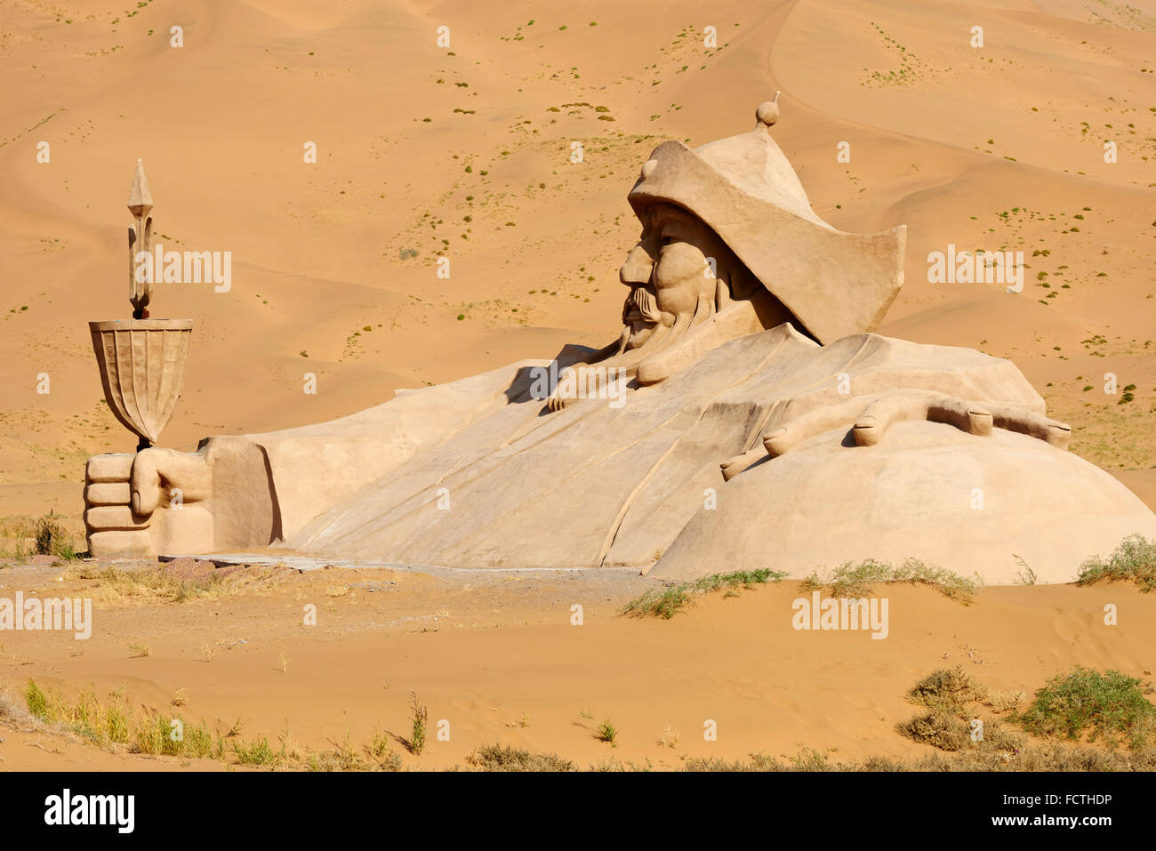 Cina, Mongolia Interna, Badain Jaran deserto deserto dei Gobi, Gengis Khan statua, imperatore mongolo Foto Stock