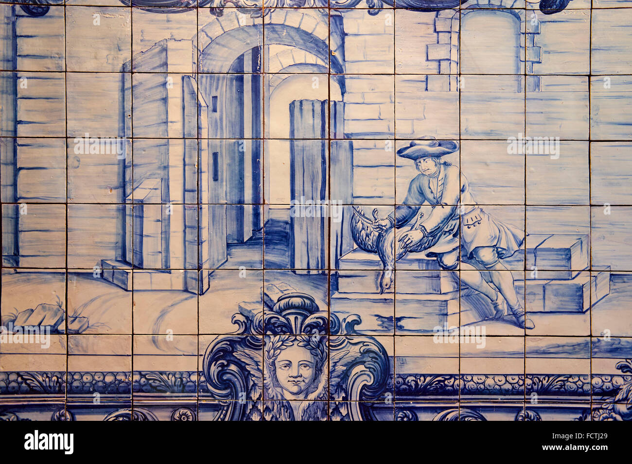 Il Portogallo, Lisbona, Alfama, St Vincent de Fora monastero, Igreja de São Vicente de Fora, storico azulejos, il blu vetri cera Foto Stock