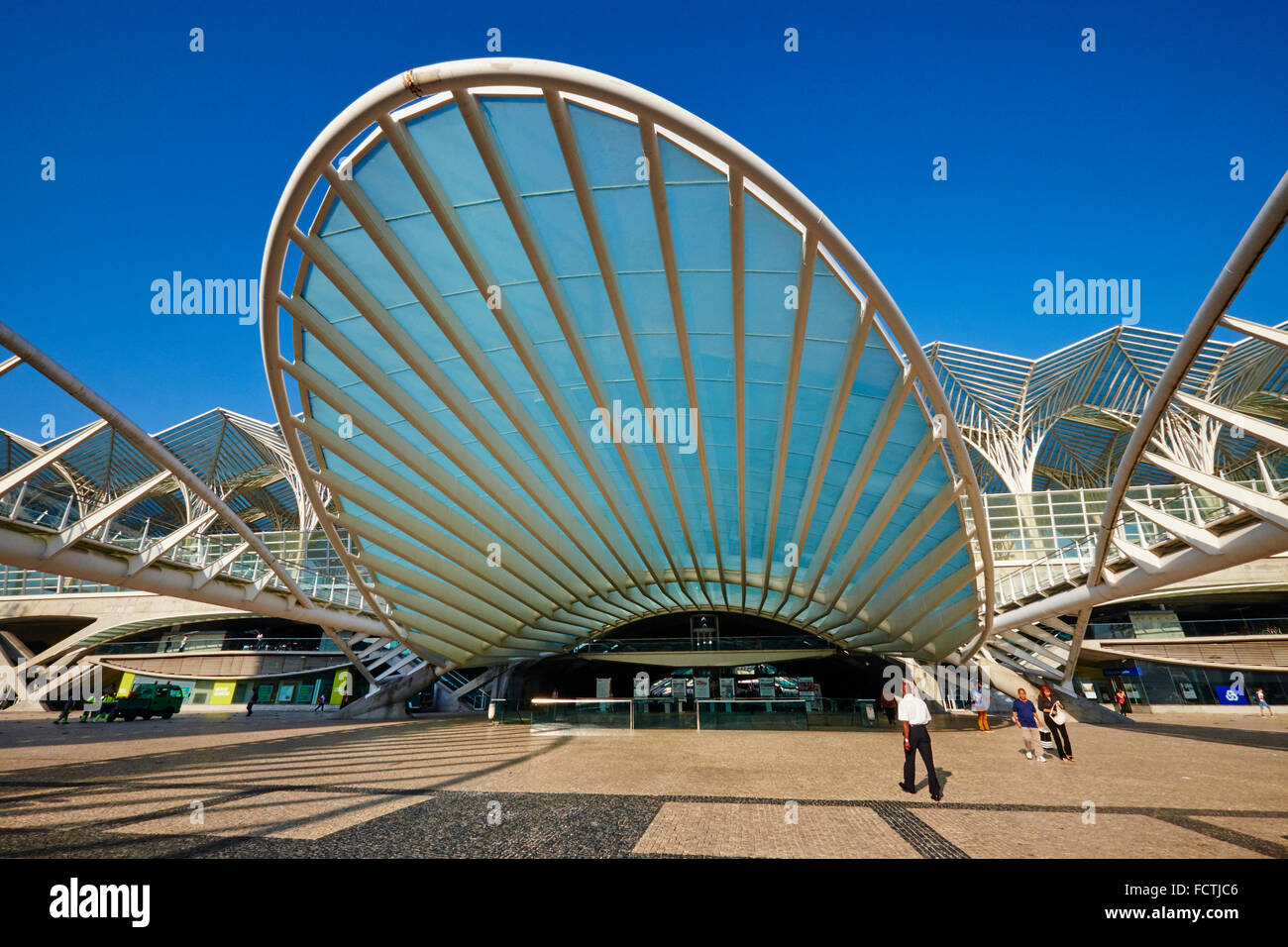 Il Portogallo Lisbona Parque Das Nacoes Parco Delle Nazioni Gare Do Oriente O Oriente Stazione Ferroviaria Progettato Da Par Santiago Calat Foto Stock Alamy