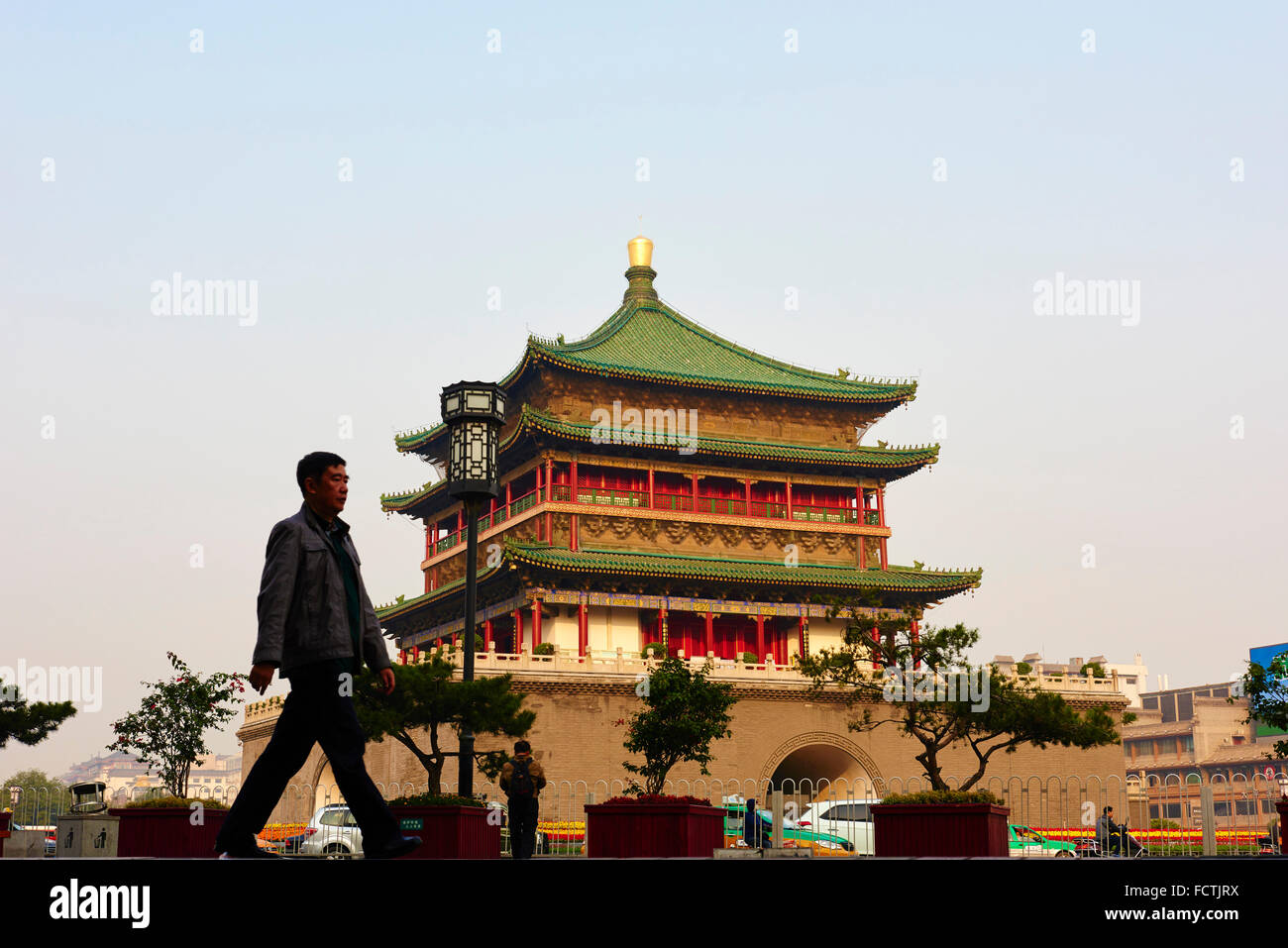 Cina, provincia di Shaanxi, Xian, Torre Campanaria del XIV secolo ricostruita da Qing nel 1739 Foto Stock