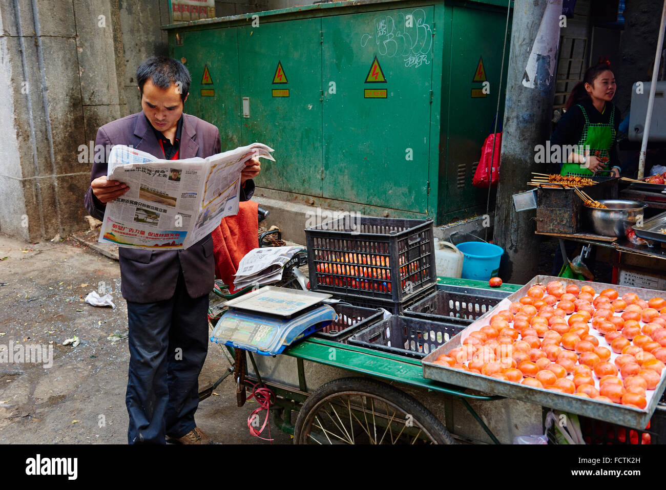 Cina, provincia di Shaanxi, Xian, mattina la lettura Foto Stock
