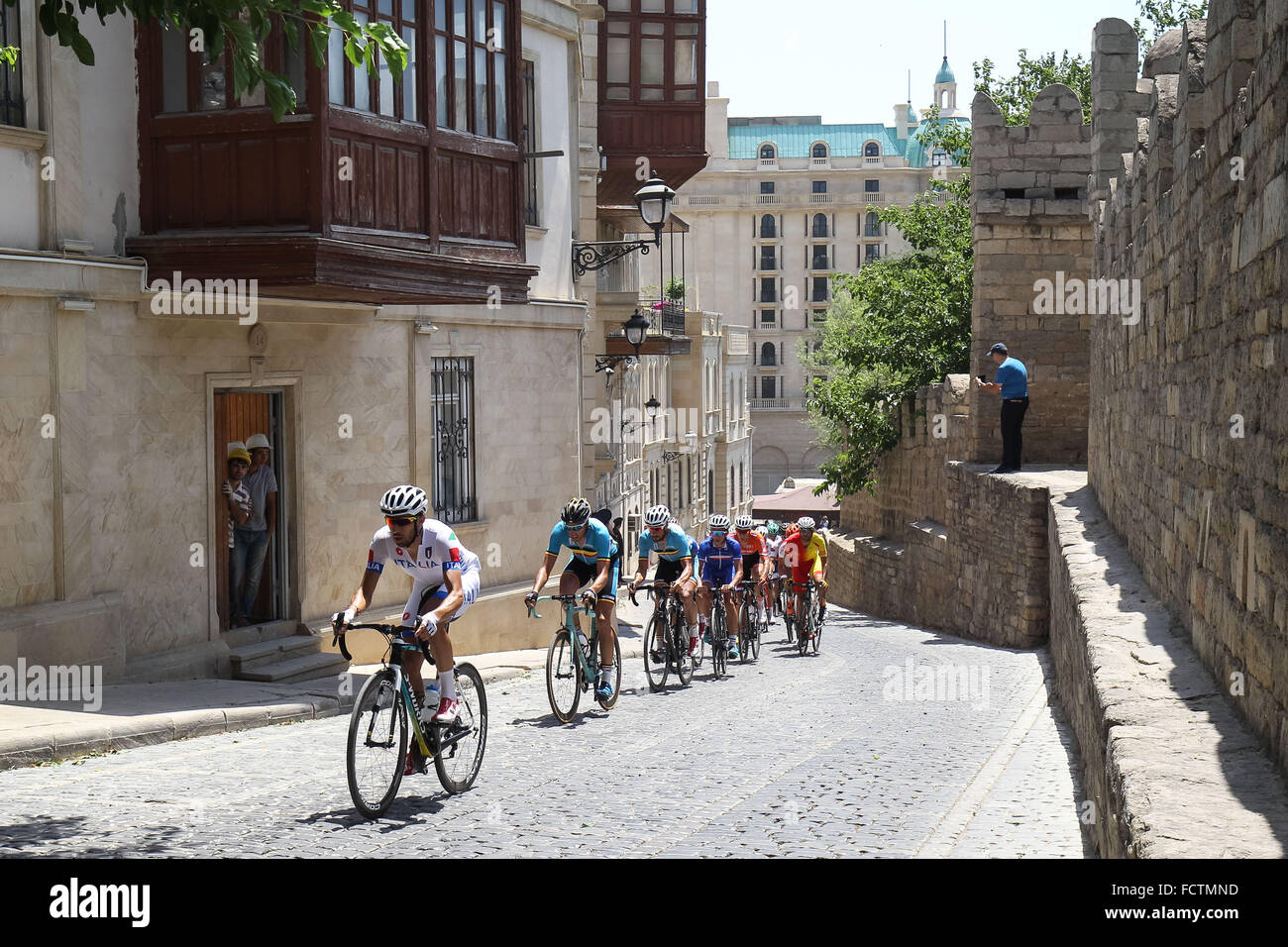 Uomini la gara su strada ciclismo. La città vecchia. Baku2015. 1° European Games. Baku. Azerbaigian. 21/06/2015 Foto Stock