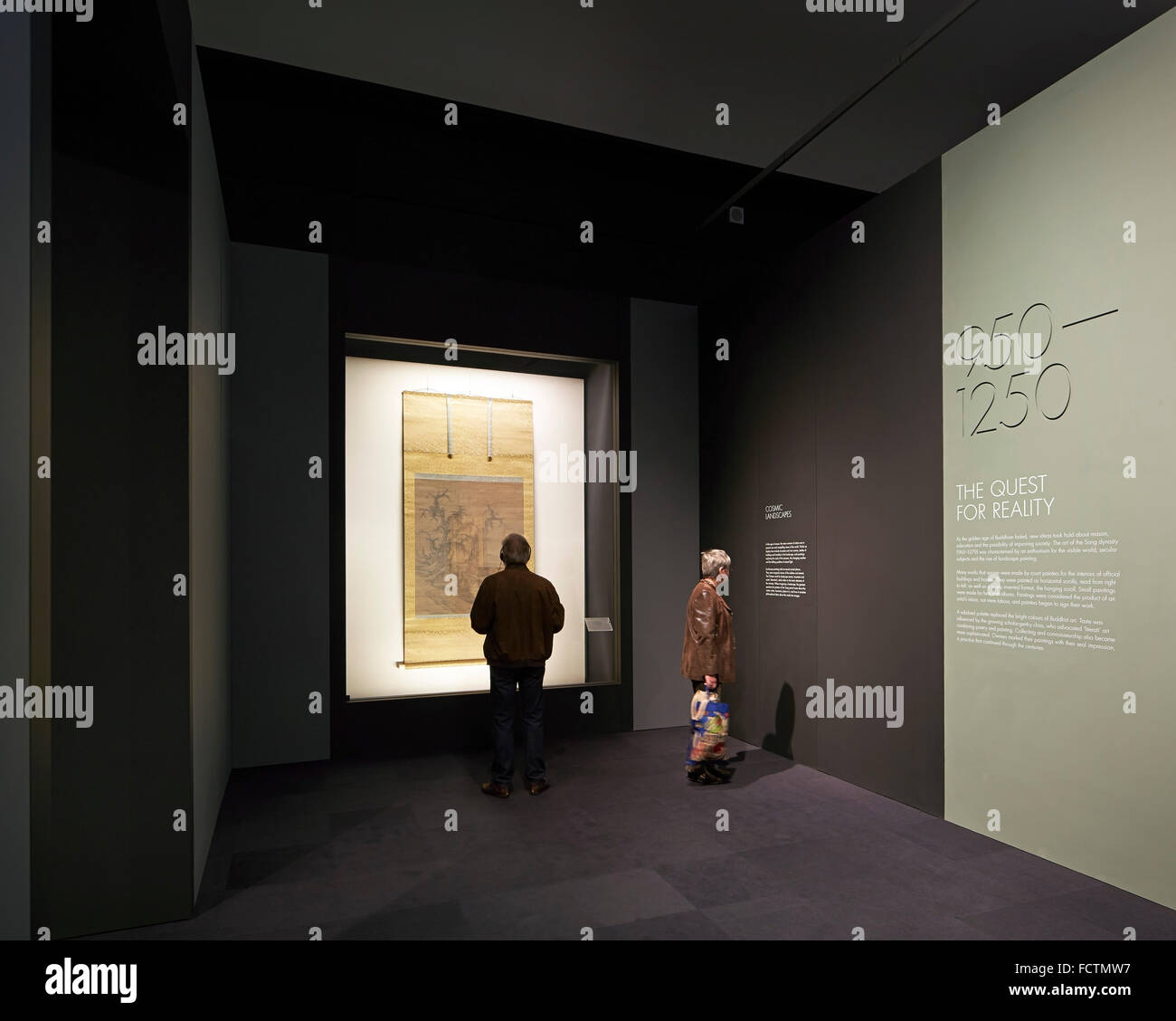 Appendere scorrere nel caso di visualizzazione. V&A capolavori della pittura cinese, Londra, Regno Unito. Architetto: Stanton Williams, 2013. Foto Stock