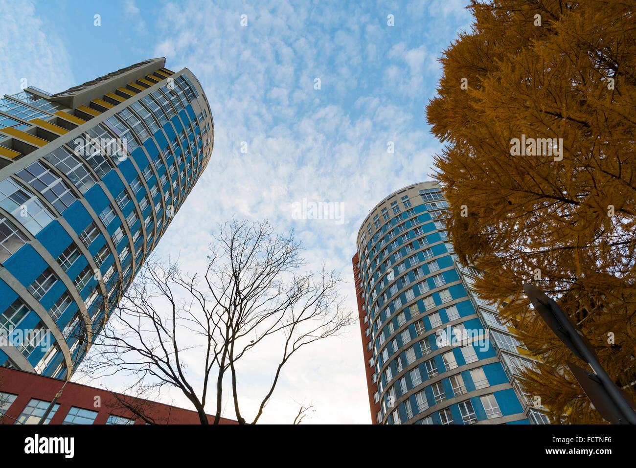 Alto e moderno edificio di appartamenti Foto Stock