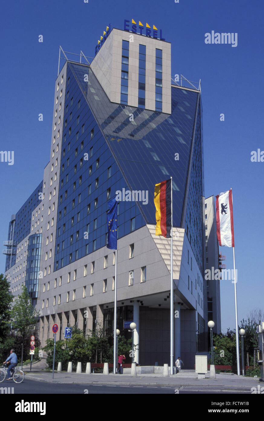 DEU, GERMANIA, BERLINO Estrel Hotel a Sonnenallee, il più grande hotel in Germania. DEU, Deutschland, Berlino, das Estrel Hotel Foto Stock