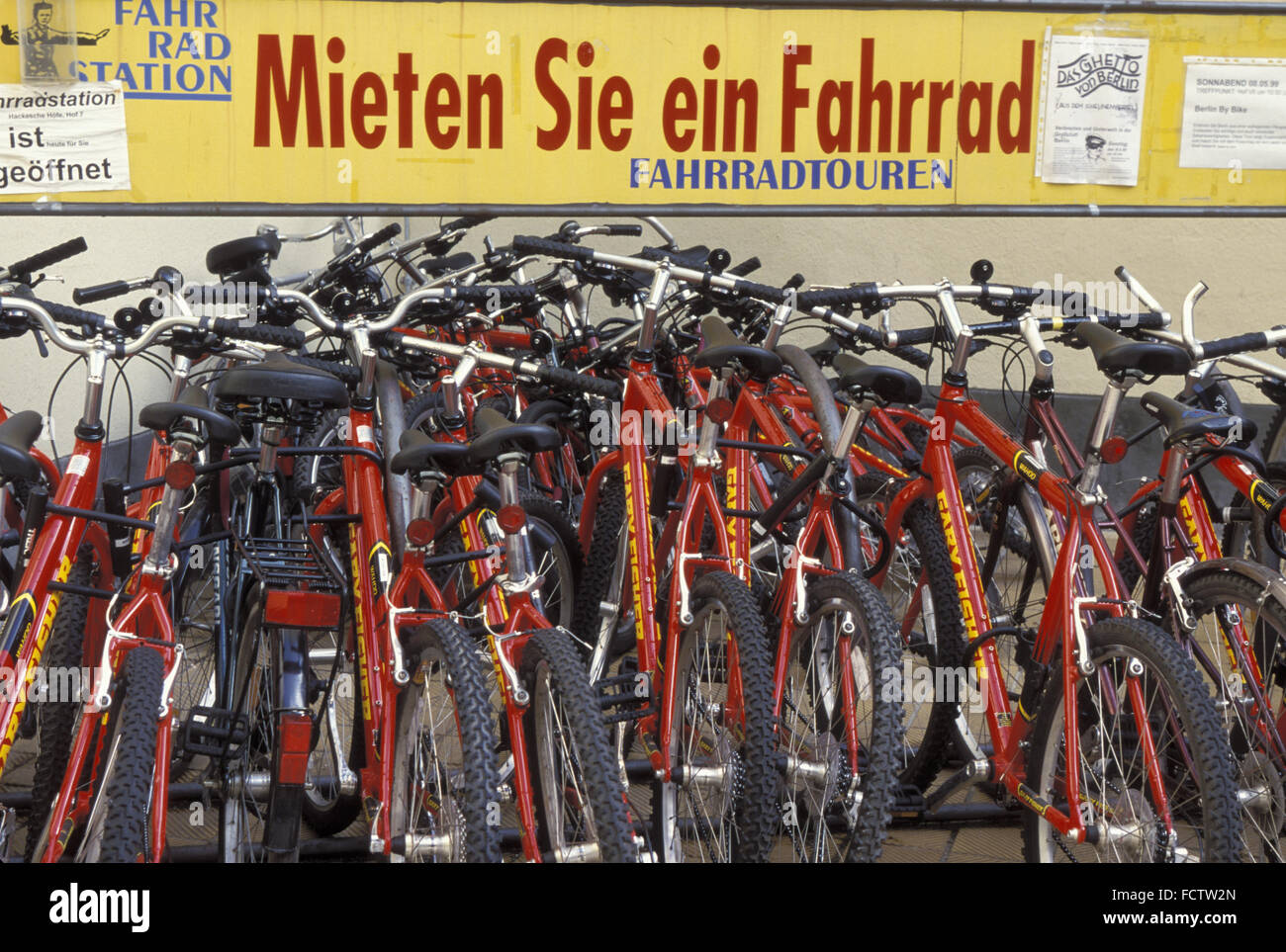 DEU, Germania, Berlino, biciclette a noleggio. DEU, Deutschland, Berlino, Fahrraeder zum Mieten. Foto Stock